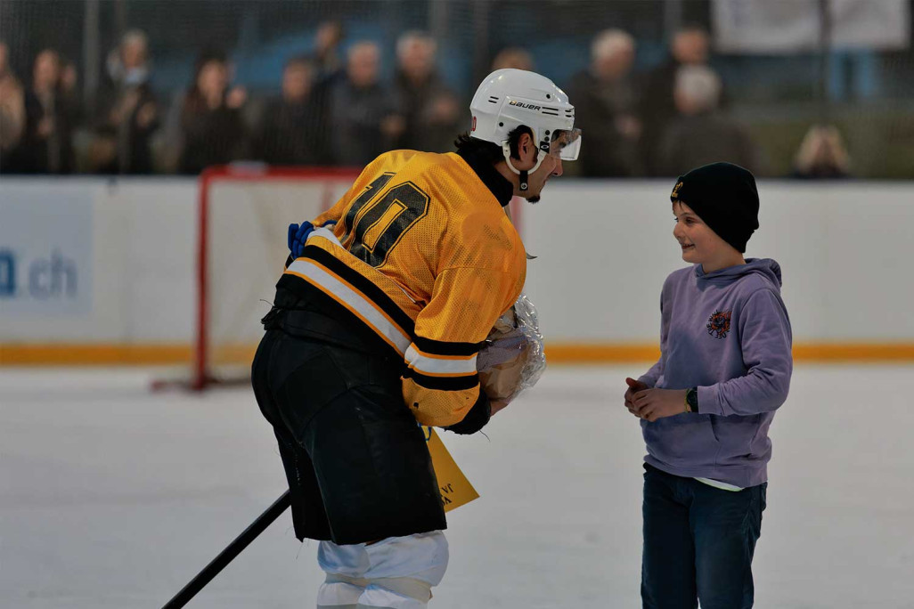 Eisbahn Viamala, Eröffnung, Andres Ambühl