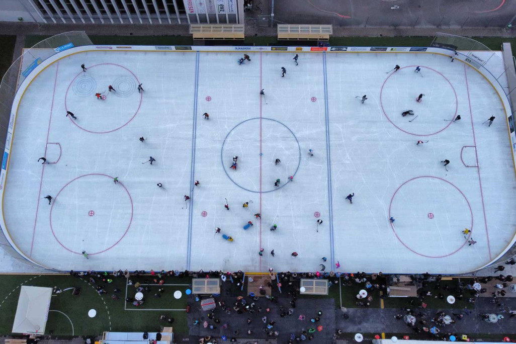 Eisbahn Viamala, Eröffnung, Eisfeld